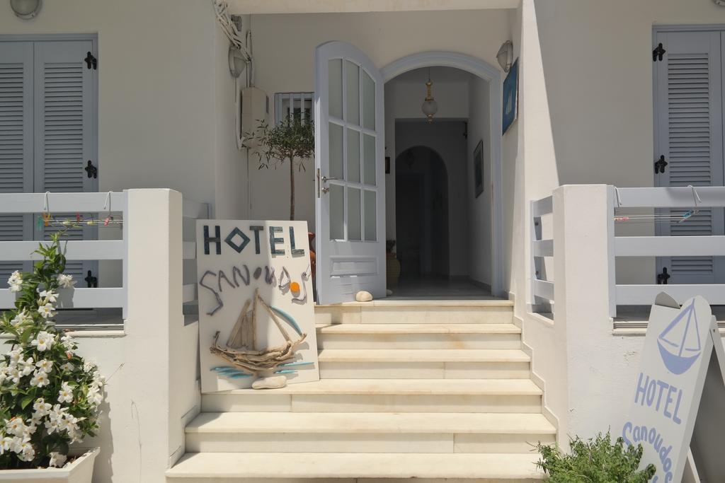 Hôtel Sanoudos à Naxos City Extérieur photo